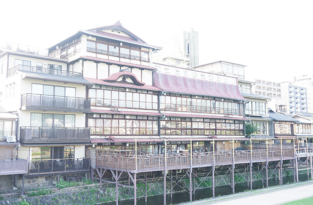 鮒鶴京都鴨川リゾート外観